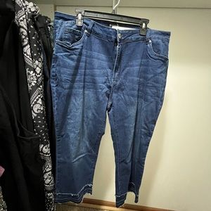 BloomChic Cropped Jeans Plus Size 24 NWT